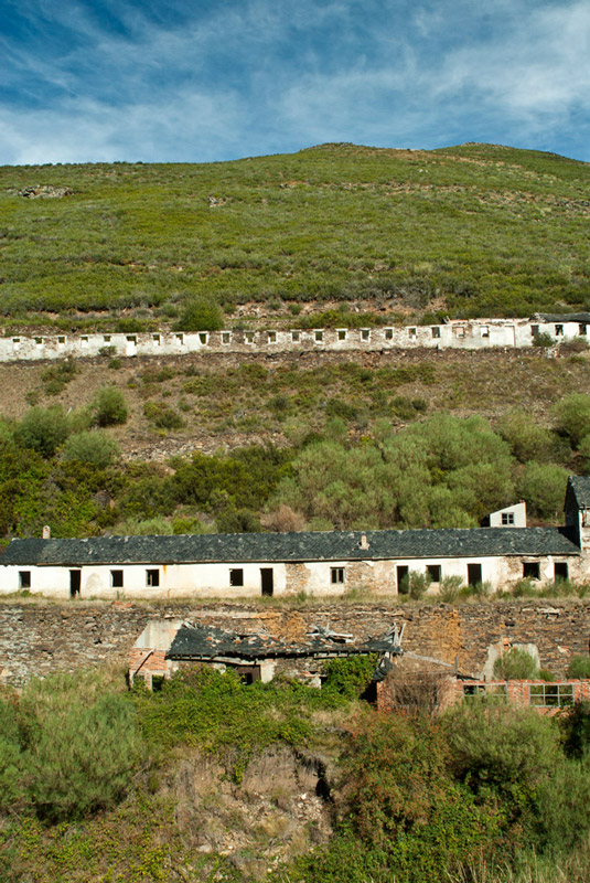 Antiguos barracones en las minas de Wolframio de Trevinca, Ourense. Para el documental "Lobos sucios".